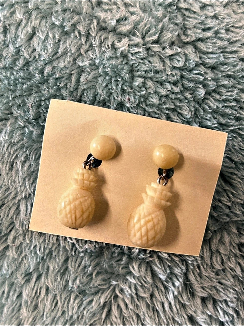 Vintage Pineapple Sterling screw back Earrings in Cream